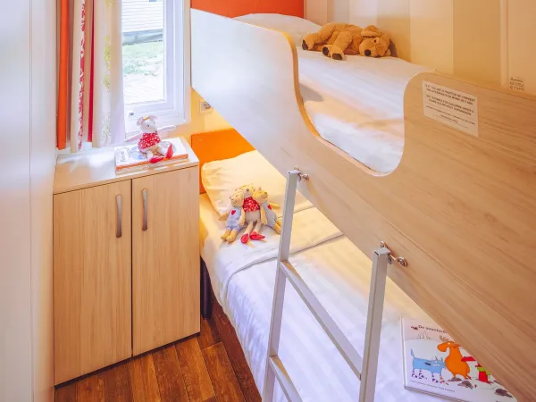 Das Roan Premium Lounge Schlafzimmer mit Etagenbetten.