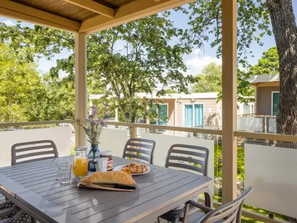 Die Veranda des Roan Premium Premium Zone.