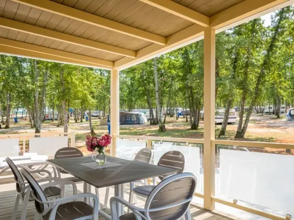 Die Veranda des Roan Premium Premium Zone.