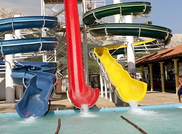 Wasserrutschen auf dem Roan Campingplatz Baška Camping Resort.