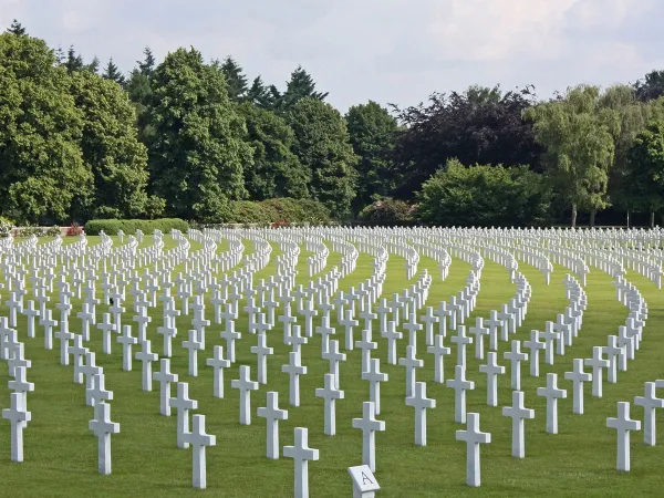 Friedhof von Colleville-sur-Mer bei Roan camping La Vallée.