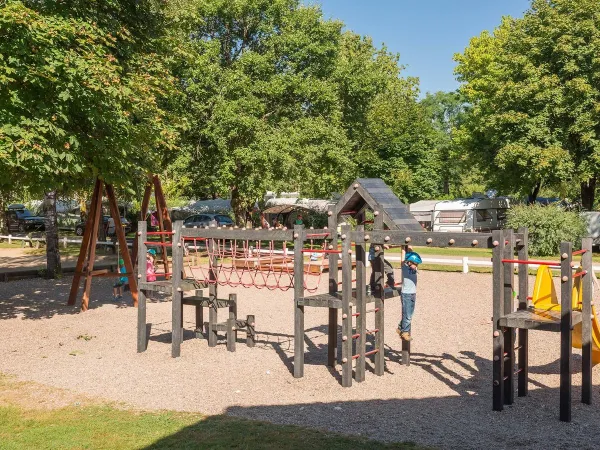 Ein Spielplatz auf dem Campingplatz Roan de Bonnal.