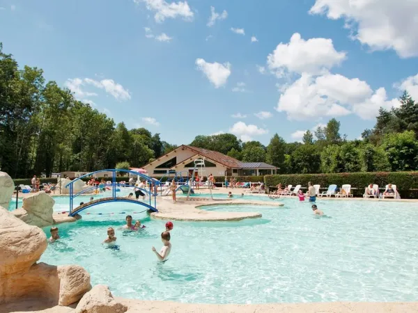 Das Schwimmbad auf dem Campingplatz Roan de Bonnal.