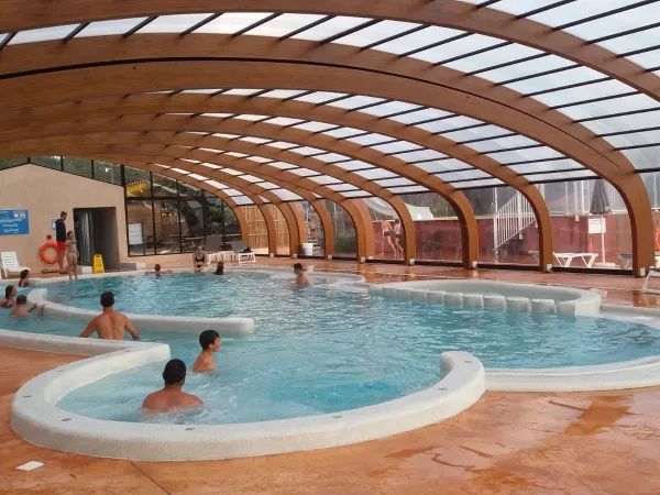 Hallenbad auf dem Campingplatz Roan Du Verdon.