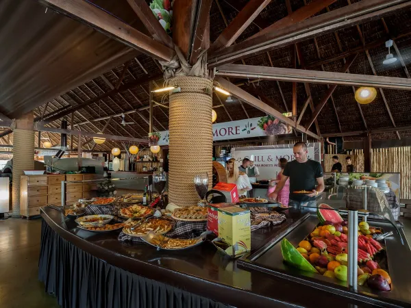 Buffet im Roan camping hu Park Albatros village.