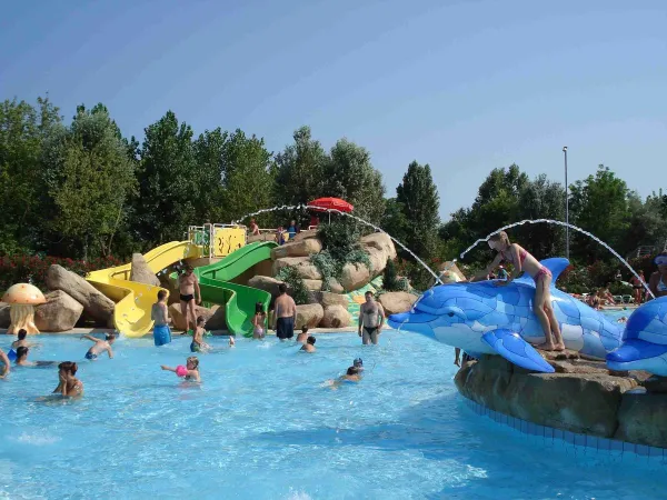 Wasserspaß am Pool auf dem Roan Campingplatz Marina Di Venezia.