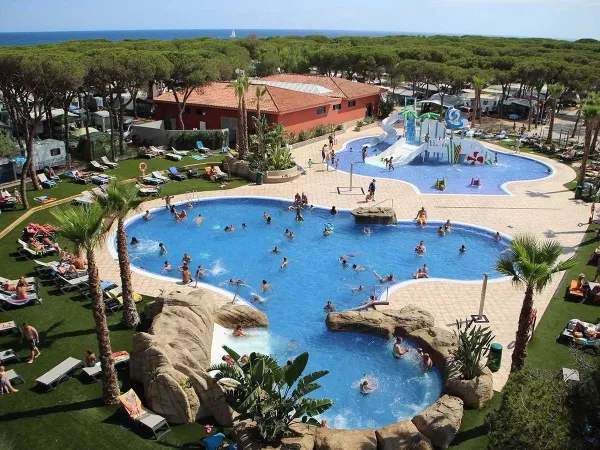 Übersicht der Schwimmbäder auf dem Roan Campingplatz Bella Terra.