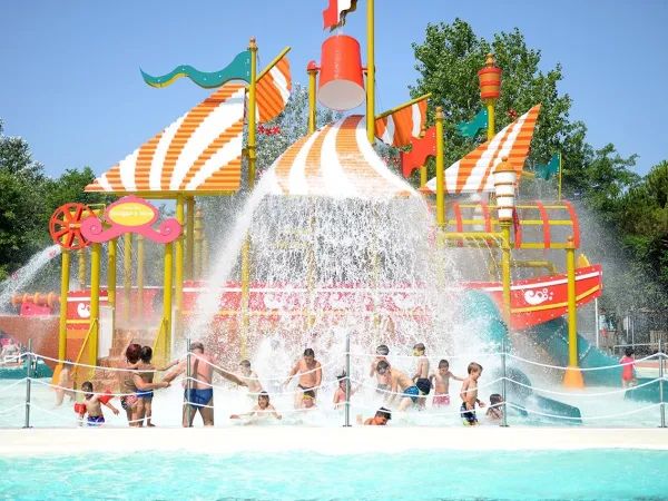 Aquapark auf dem Campingplatz Roan Spiaggia e Mare.