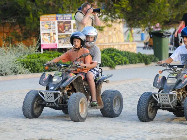 Quadfahren auf dem Campingplatz Roan in der Ferienanlage Zaton.