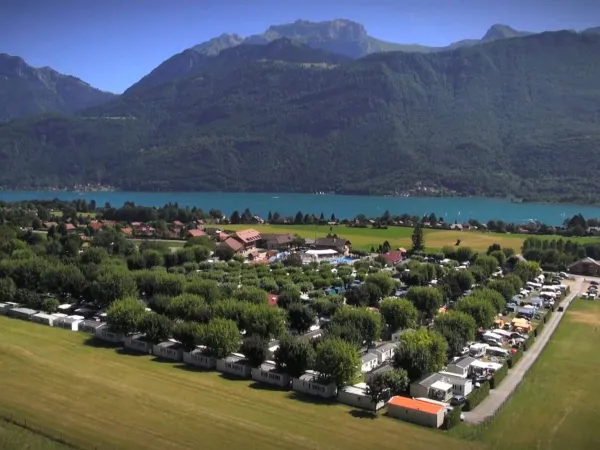 Übersicht Roan-Campingplatz L'Ideal am See von Annecy.