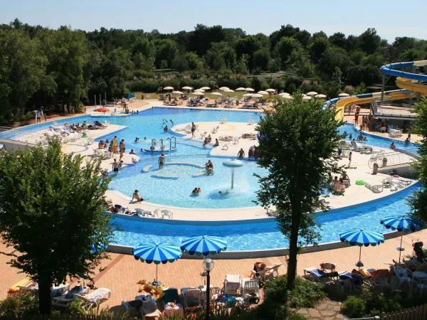 Übersicht Schwimmbad auf dem Campingplatz Roan Villaggio Turistico.