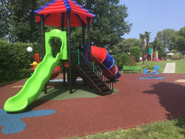 Der Spielplatz auf dem Roan Camping La Rocca Manerba.