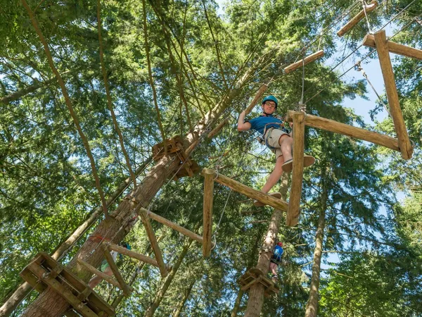 Kletteraktivitäten auf dem Roan Camping des Ormes.