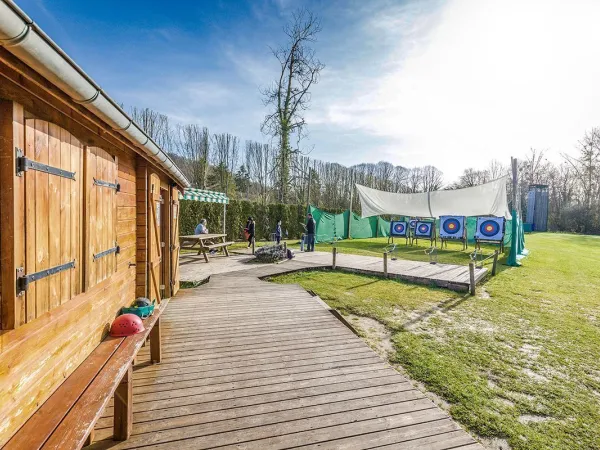 Bogenschießen auf dem Campingplatz Roan du Vieux Pont.