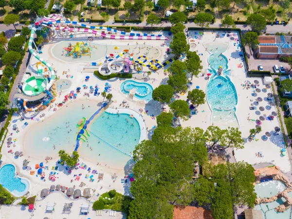 Übersicht Poolanlage des Campingplatzes Roan Union Lido Mare.