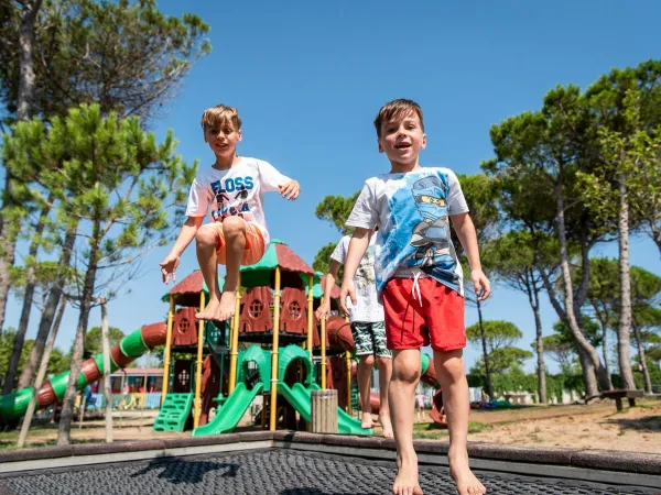 Ein Spielplatz auf dem Campingplatz Roan Union Lido Mare.
