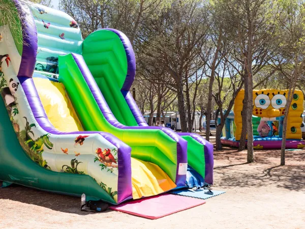 Luftkissen auf dem Roan-Campingplatz Playa Brava.