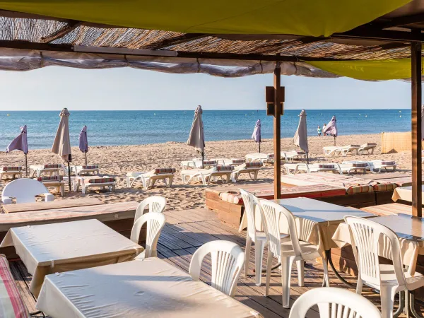 Terrassen am Strand auf dem Campingplatz Roan Les Sablines.