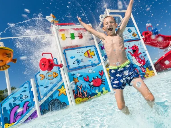 Wasserspielplatz auf dem Campingplatz Roan Park Umag.