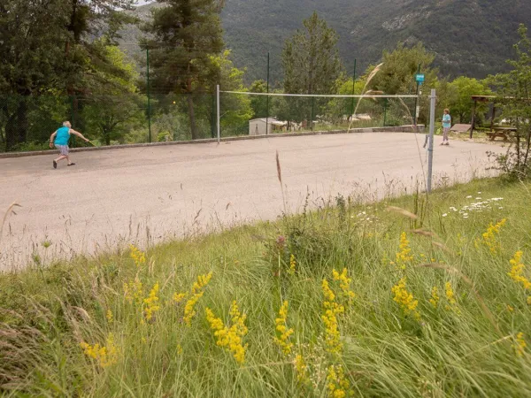 Badmintonplatz auf dem Campingplatz Roan Les Collines.