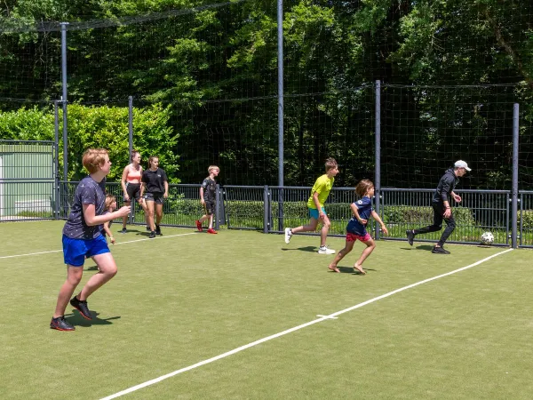 Der Fußballplatz von Roan camping hu Birkelt village.