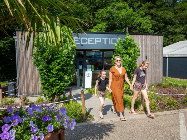 Der Empfang von Roan camping hu Birkelt village.