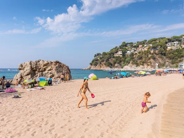 Der Strand des Roan-Campingplatzes Cala Canyelles.