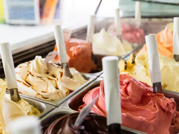 Italienisches Eis auf dem Roan-Campingplatz Altomincio.