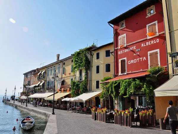 Attraktives Dorf Lazise in der Nähe von Roan Camping Altomincio.