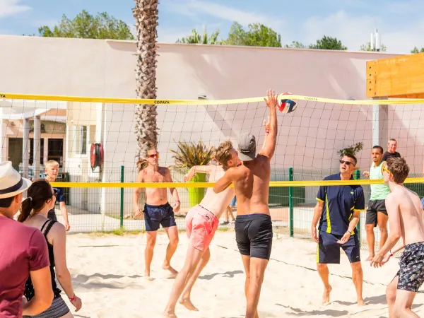 Volleyball auf dem Campingplatz Roan Domaine de La Yole.