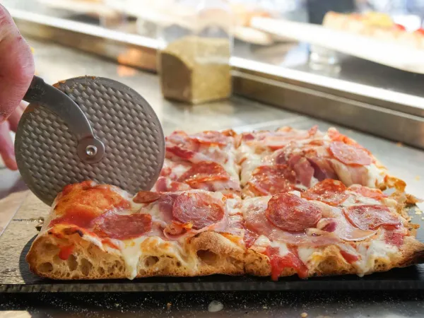 Leckere Pizzen auf dem Campingplatz Roan Union Lido Mare.