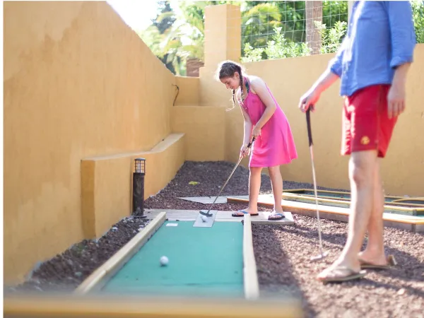 Minigolf auf dem Campingplatz Roan Tucan.