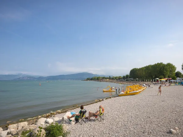 Der Kieselsteinstrand beim Roan Camping Butterfly.