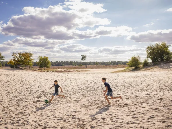 Fußball spielen in den Dünen von Drunense.