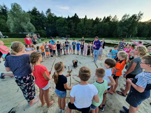 Kinderunterhaltung auf dem Roan camping 't Veld.