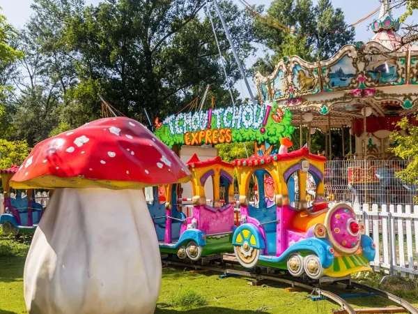 Jahrmarktskonzept auf dem Campingplatz Roan Le Pommier.