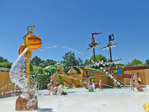 Wasserspielplatz auf dem Roan Camping Tahiti.