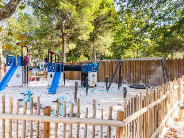 Ein Spielplatz auf dem Campingplatz Roan de Canet.