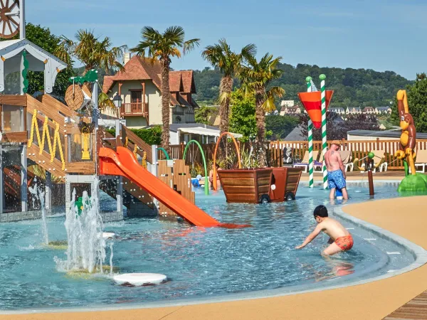 Wasserspielplatz auf dem Campingplatz Roan La Vallée.