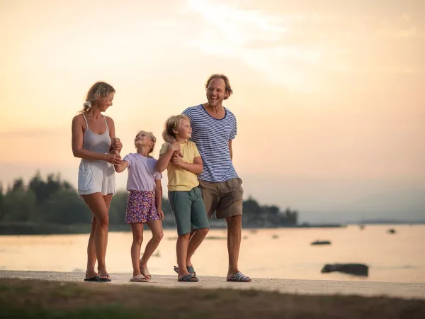 Familienspaß am Wasser in der Nähe von Roan camping Del Garda.