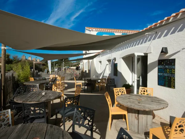 Terrasse auf dem Roan Campingplatz Le Domaine de Beaulieu.