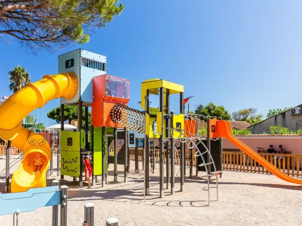 Ein Spielplatz auf dem Roan Camping Club Napoléon.