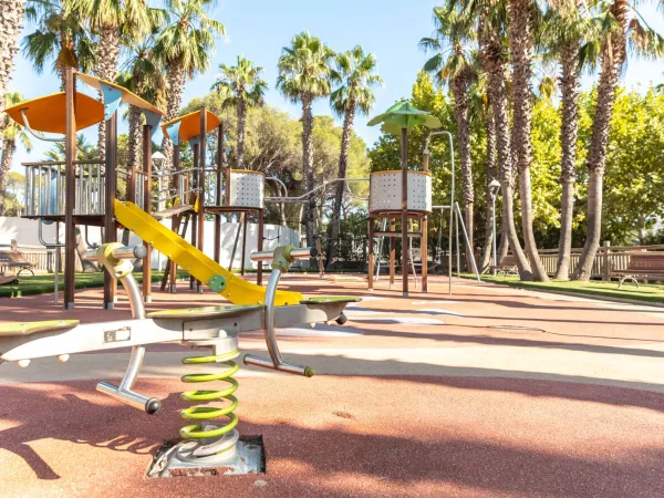 Spielplatz auf dem Campingplatz Roan La Baume.