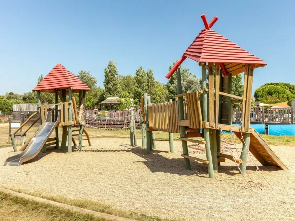 Kleiner Spielplatz auf dem Campingplatz Roan Méditerranée Plage.