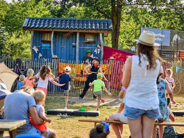 Animationsspiele auf dem Campingplatz Roan Terspegelt.