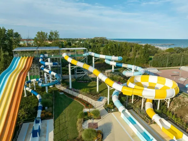 Wasserpark mit Rutschen auf dem Campingplatz Roan Pra'delle Torri.