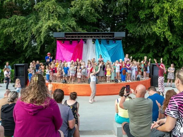 Mini-Disco auf dem Campingplatz Roan hu Birkelt village.