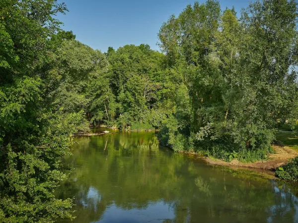 Fluss Grand Morin in der Nähe des Roan-Campingplatzes Le Chêne Gris.