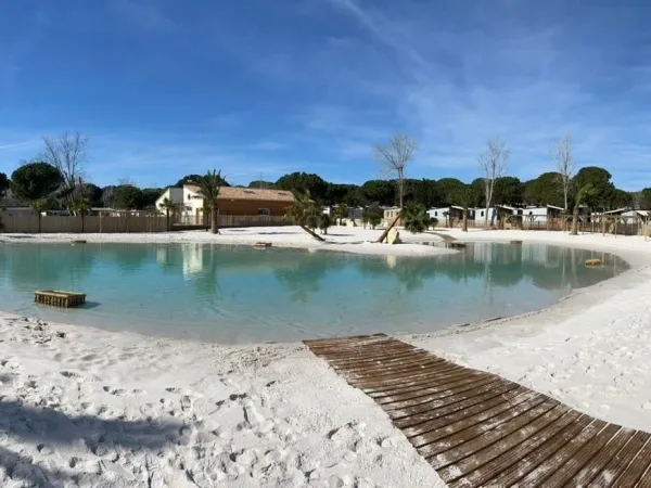 Lagunen-Strandbad in Entwicklung auf dem Campingplatz Domaine de la Yole in Roan.