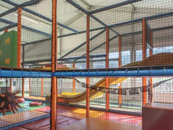 Indoor-Spielplatz auf dem Campingplatz Roan hu Birkelt village.